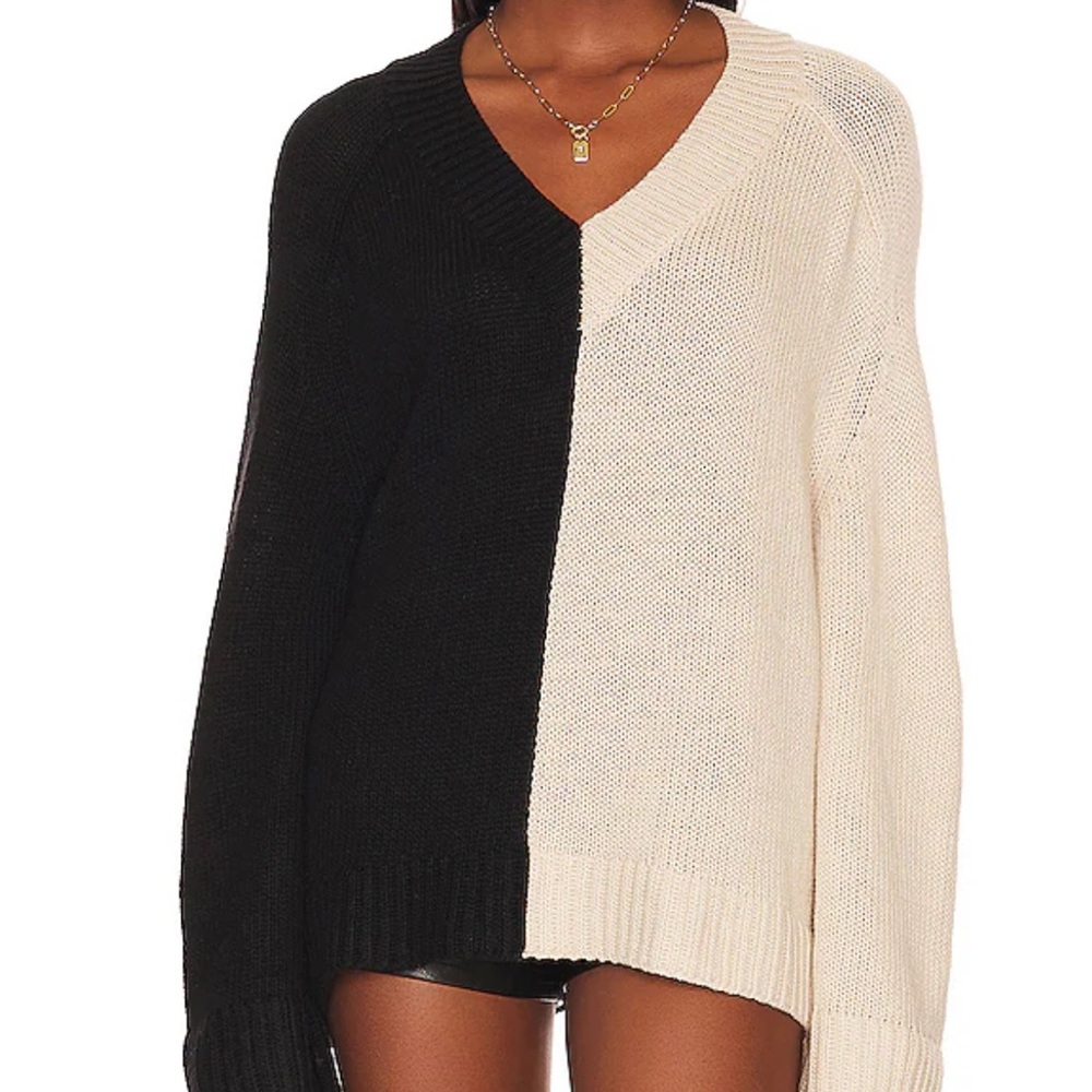 Earlene Color Block V Neck in Black & Ivory
Lovers and Friends
